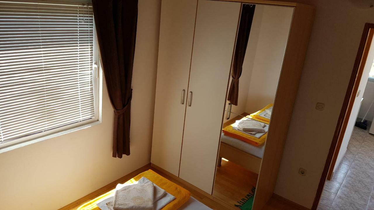 Cozy Apartment Jezera Eksteriør bilde